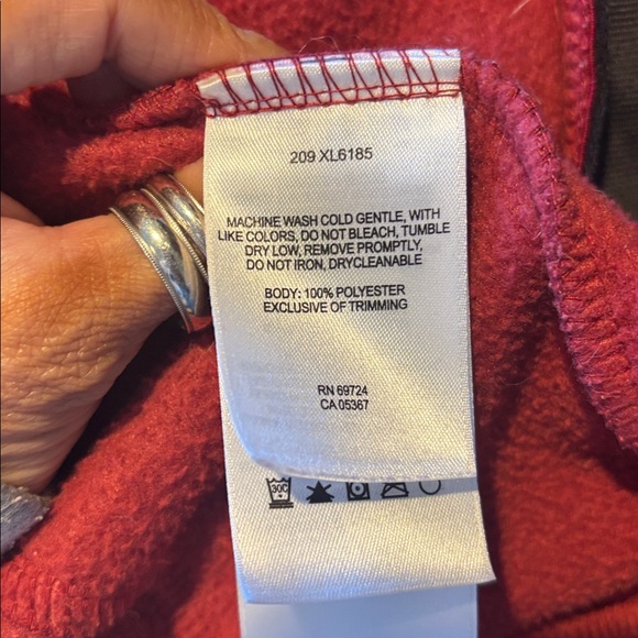 Columbia Ladies Fleece Jacket in great condition. Size Large. Color-Cranberry - Picture 6 of 6